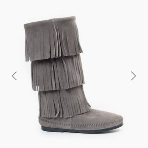 NWOT Ladies Minnetonka Boots Size 8